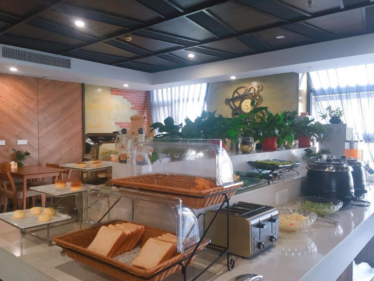 Nostalgia Hotel Near Tianjin Polar Ocean Word- Tianjin Fonte Joy World, 10 Minutes Drive Away From Tianjin Tanggu High-Speed Railway Station, Free Ice-Cream, Mineral Water, Snacks And Laundry Service, English Communication Well Bagian luar foto